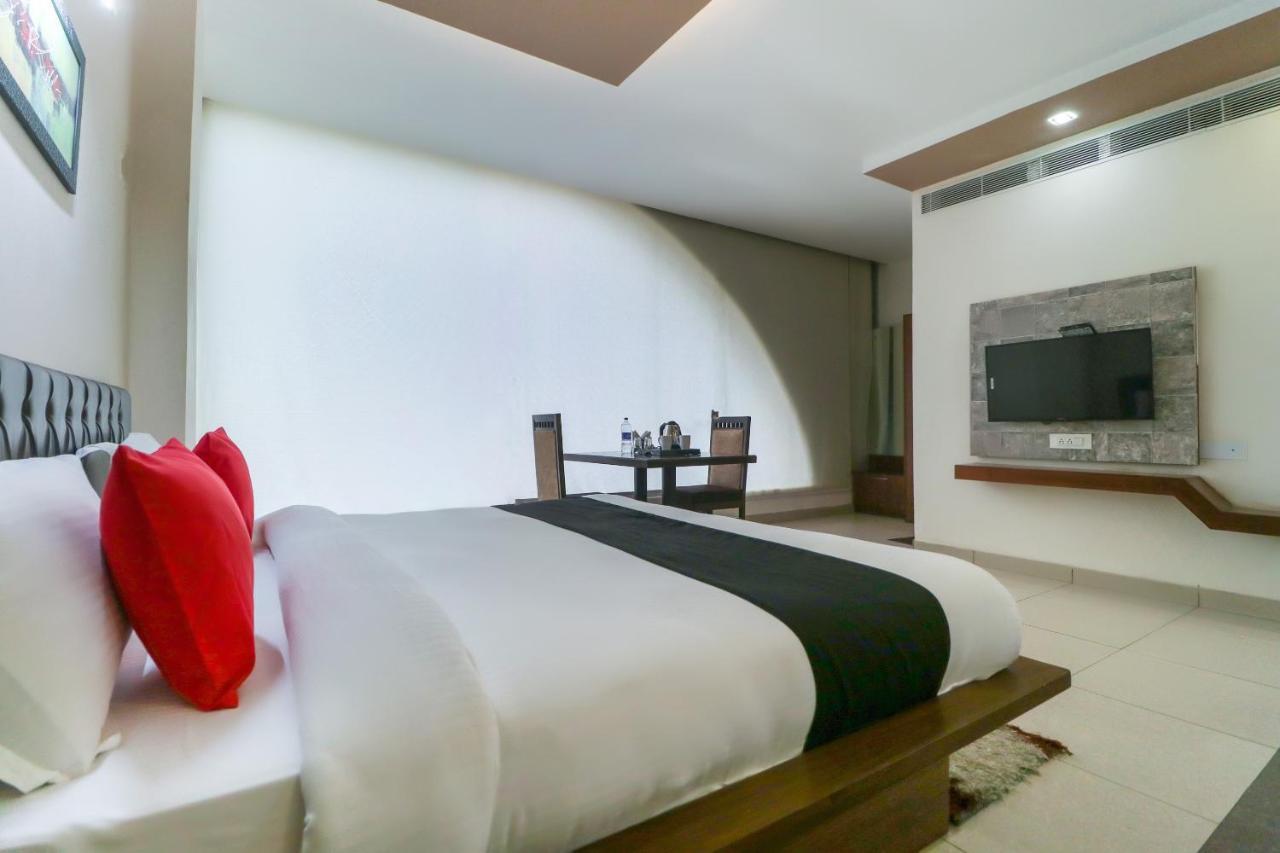 แคปิตัล โอ 30739 เดอะ เกรซ Hotel ปาเตียลา ภายนอก รูปภาพ